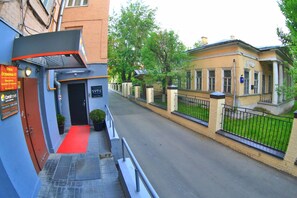 Property entrance - Mini-hotel Ostozhenka 47 (Moscow)