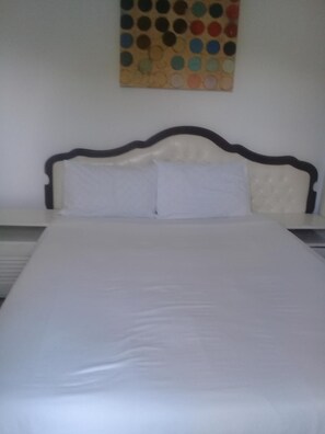 In-room safe, free WiFi, bed sheets, wheelchair access - Johannesburg Youth Hostel (Randburg)