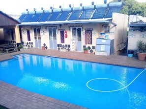 Outdoor pool - Johannesburg Youth Hostel (Randburg)