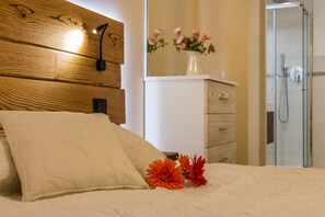Appartement, 2 chambres, 2 salles de bains | 2 chambres, coffres-forts dans les chambres, bureau