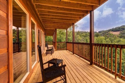 Rocky Top Lodge - 9 Bedrooms, 8 Baths, Sleeps 40 Home by Redawning