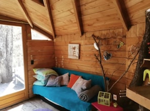 Family Room, Garden View | Individually furnished, free cots/infant beds, bed sheets
