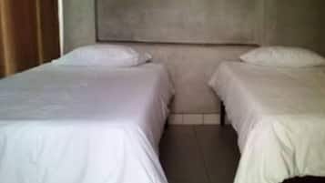 Single Room, Shared Bathroom | Blackout drapes, free WiFi, bed sheets
