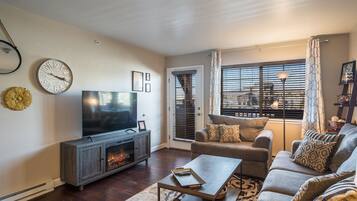 Condo, 2 Bedrooms | Living area | Smart TV