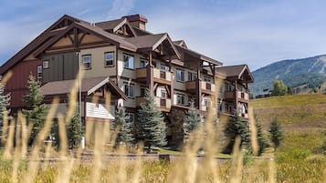 Condo, 2 Bedrooms | Front of property