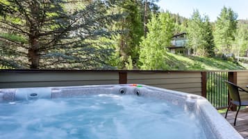 مغطس سبا خارجي