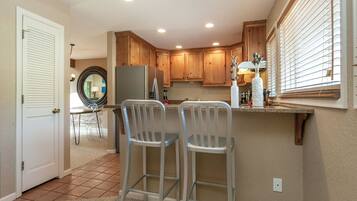 Condo, 3 Bedrooms | Private kitchen | Fridge, oven, coffee/tea maker, toaster