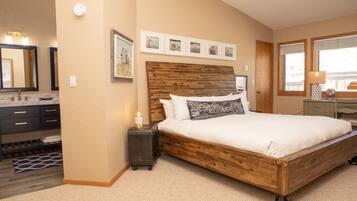 Condo, 3 Bedrooms | 3 bedrooms, laptop workspace, travel cot, free WiFi