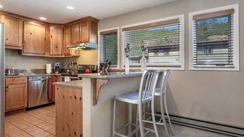 Condo, 3 Bedrooms | Private kitchen | Fridge, oven, coffee/tea maker, toaster