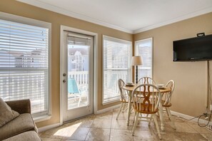 Dining - Seascape 2207 1 Bedroom Apts by RedAwning (Galveston)