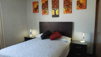 Panoramic Apartment, 3 Bedrooms, Private Bathroom, Tower | 3 bedrooms, individually decorated, individually furnished, desk