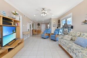 Condo, 2 Bedrooms | Living area
