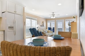 Condo, 2 Bedrooms | Dining