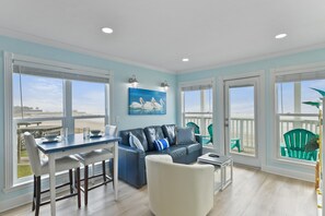 Apartment, 2 Schlafzimmer | Wohnbereich | Smart-TV