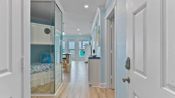 Condo, 2 phòng ngủ | 2 phòng ngủ, bàn ủi/dụng cụ ủi quần áo