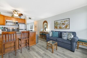 Condo, 1 chambre | Aire de séjour | Téléviseur
