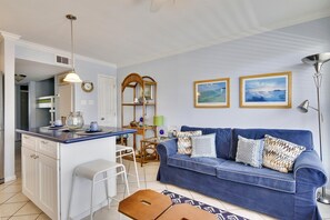 Condo, 1 Bedroom | Living area