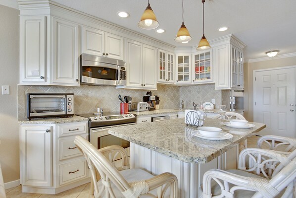 Condo, 2 Bedrooms | Private kitchen | Fridge, oven, coffee/tea maker, toaster