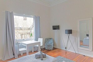 Room (Jakobstad) | Premium bedding, free WiFi, bed sheets - Nice n' Nordic 3 (Hamburg)