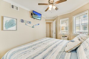 1 bedroom, iron/ironing board, free WiFi, bed sheets - Seascape 1214 Studio Bedroom Condo by RedAwning (Galveston)