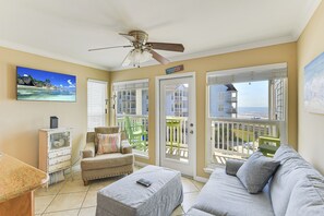 Living area - Seascape 1214 Studio Bedroom Condo by RedAwning (Galveston)