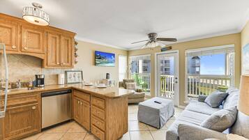 Studio | Private kitchen | Fridge, microwave, oven, dishwasher