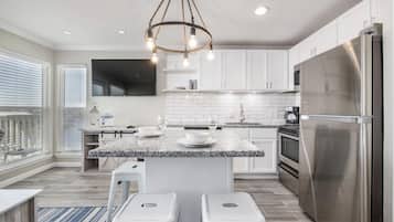 Condo, 1 Bedroom | Private kitchen | Fridge, microwave, oven, dishwasher