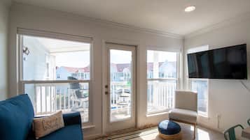 Condo, 1 Bedroom | Living area