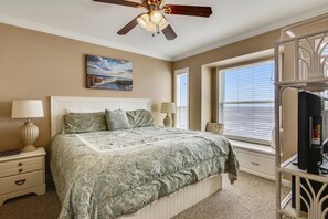 Condo, 2 chambres | 2 chambres, fer et planche à repasser, accès au Wi-Fi (inclus)