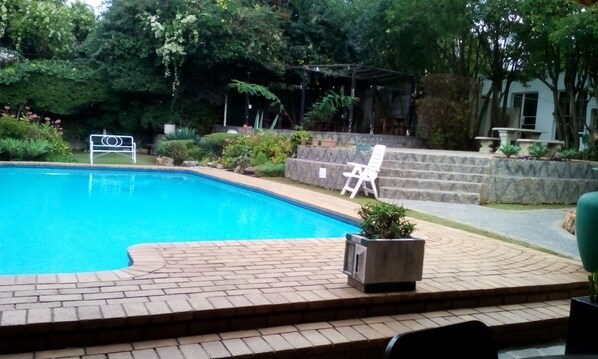 Outdoor pool - Randburg Boarding Hostel (Randburg)