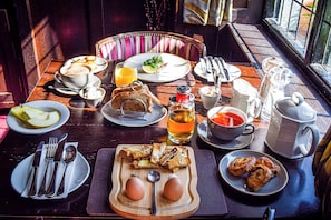 Petit déjeuner complet compris tous les jours