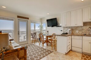 Condo, 1 habitación | Cocina privada | Refrigerador, microondas, horno y lavavajillas