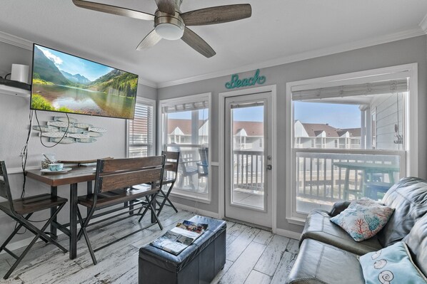 Huoneisto, 1 makuuhuone | Oleskelualue | Televisio