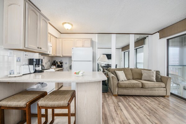 Condo, 1 Bedroom | Private kitchen