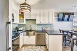 Condo, 1 Bedroom | Private kitchen