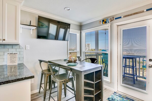 Condo, 1 habitación | Cocina privada | Refrigerador, microondas, horno y lavavajillas 