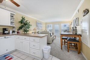 Private kitchen - Seascape 2212 2 Bedroom Condo by RedAwning (Galveston)