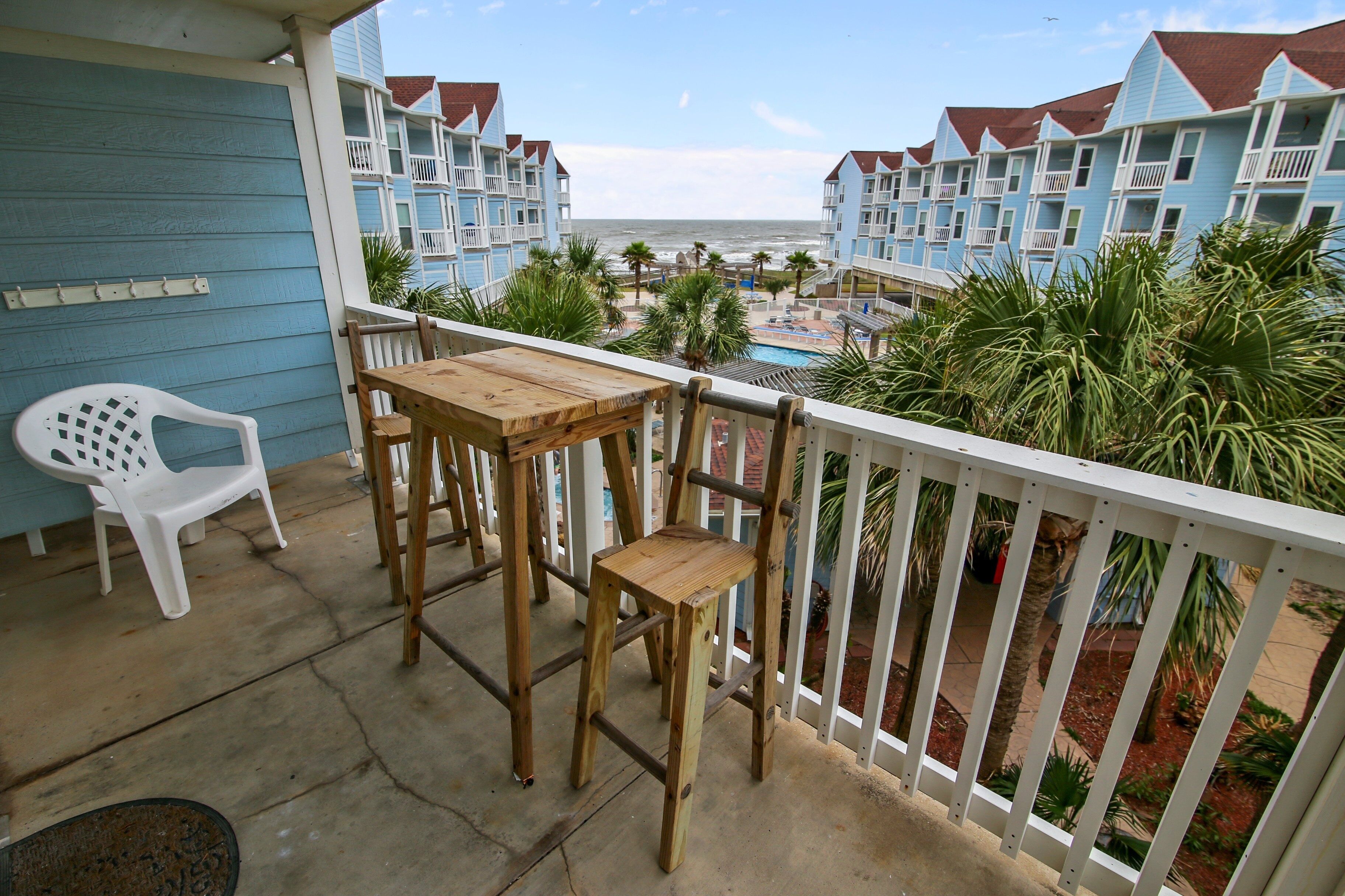 Condo, 2 Bedrooms | Property grounds