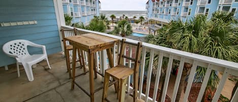 Condo, 2 Bedrooms | Property grounds