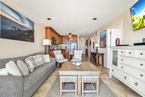 Condo, 2 Bedrooms | Living area