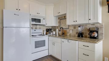 Condo, 1 Bedroom | Private kitchen | Fridge, microwave, oven, dishwasher