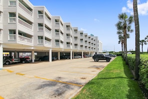 Condo, 1 Bedroom | Parking | Self parking