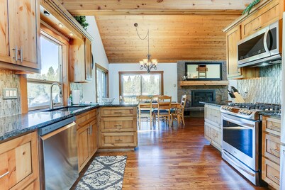 3 Spyglass Home on Meadows Golf Course feature Brand New Hot Tub and Bikes by RedAwning