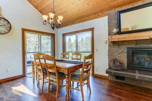 House, 4 Bedrooms | Dining