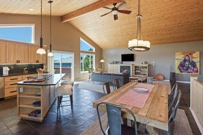 House, 4 Bedrooms | Interior - Golden Butte 4 Bedroom Home by RedAwning (Bend)