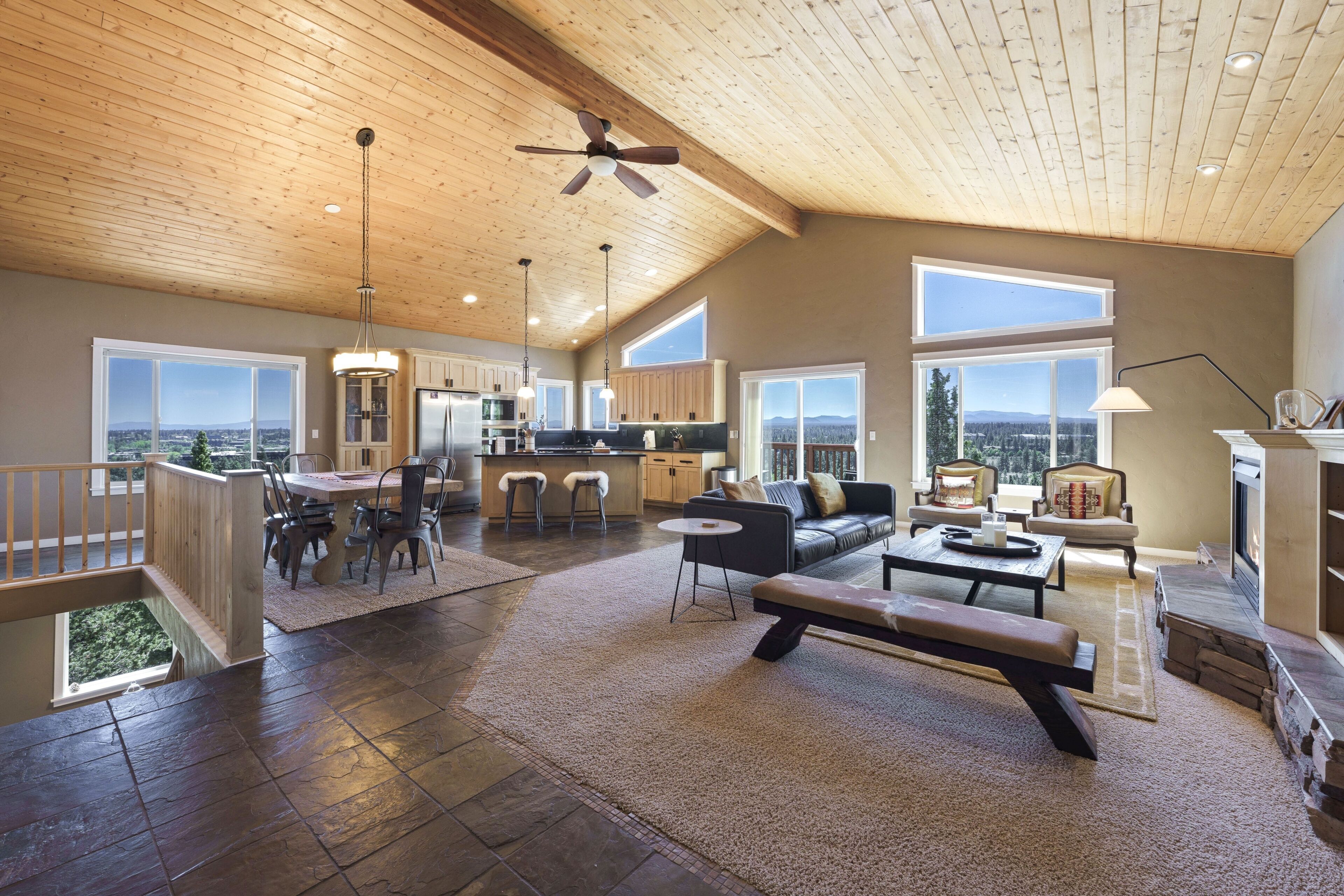 House, 4 Bedrooms | Living area