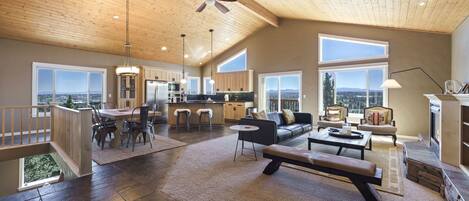 House, 4 Bedrooms | Living area