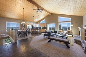 House, 4 Bedrooms | Living area