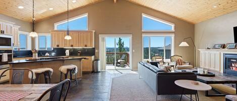 House, 4 Bedrooms | Living area