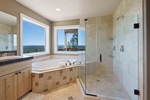 House, 4 Bedrooms | Bathroom | Hair dryer, towels, shampoo
